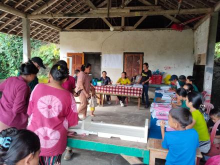 Kegiatan Posyandu Kumara Lalita, Banjar Dinas Yeh Selem,Desa Pangkungparuk, tanggal 19 Juni 2025